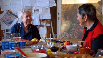 Lotte Ingrisch und Linde Waber beim Atelierfrühstück 2018