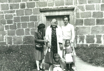 12_Linde_mit_Mutti_Kindern_Istvan